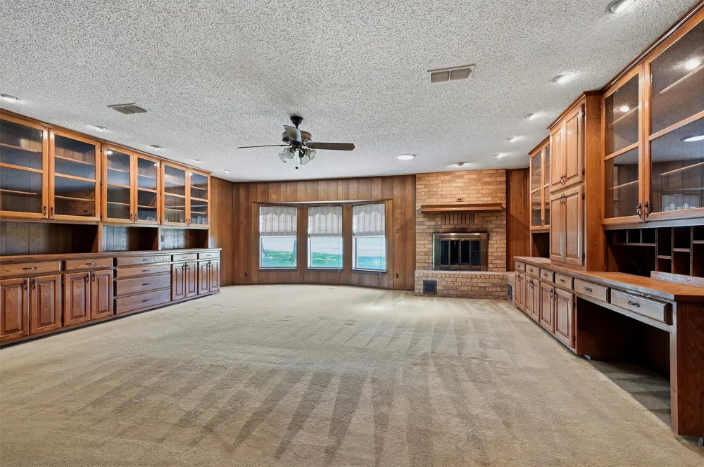 100 Mohican Trail Lake Kiowa, TX 76240