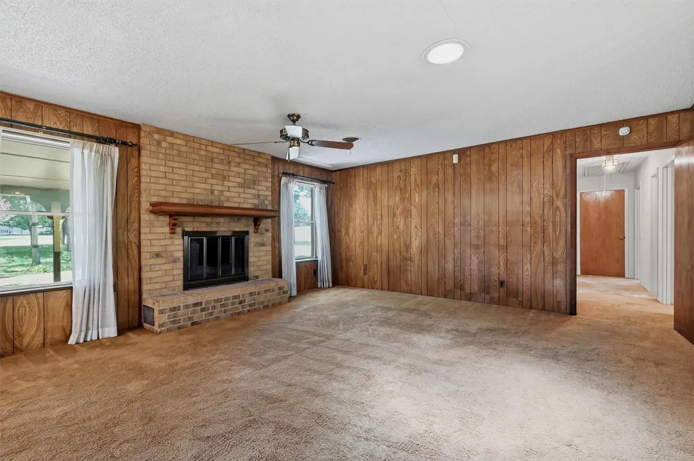 100 Mohican Trail Lake Kiowa, TX 76240