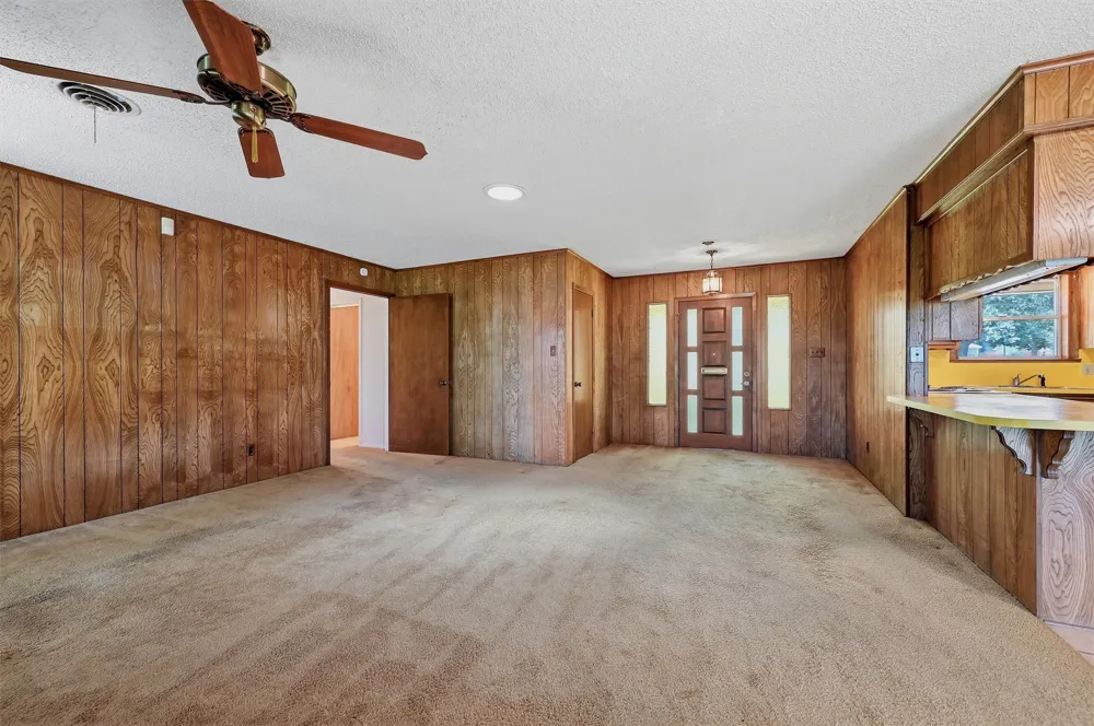 100 Mohican Trail Lake Kiowa, TX 76240