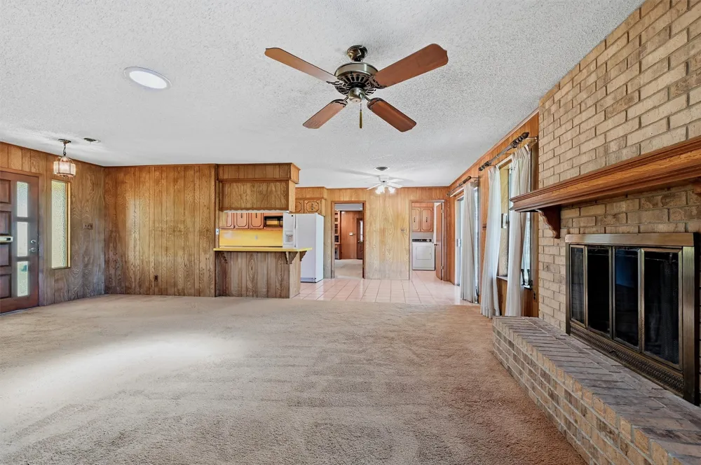 100 Mohican Trail Lake Kiowa, TX 76240