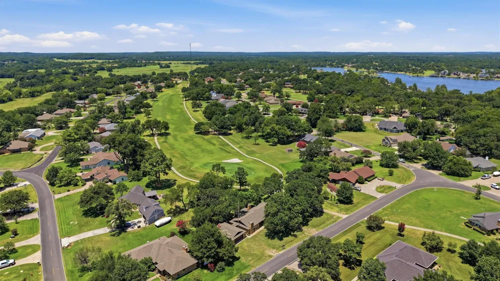 100 Mohican Trail Lake Kiowa, TX 76240