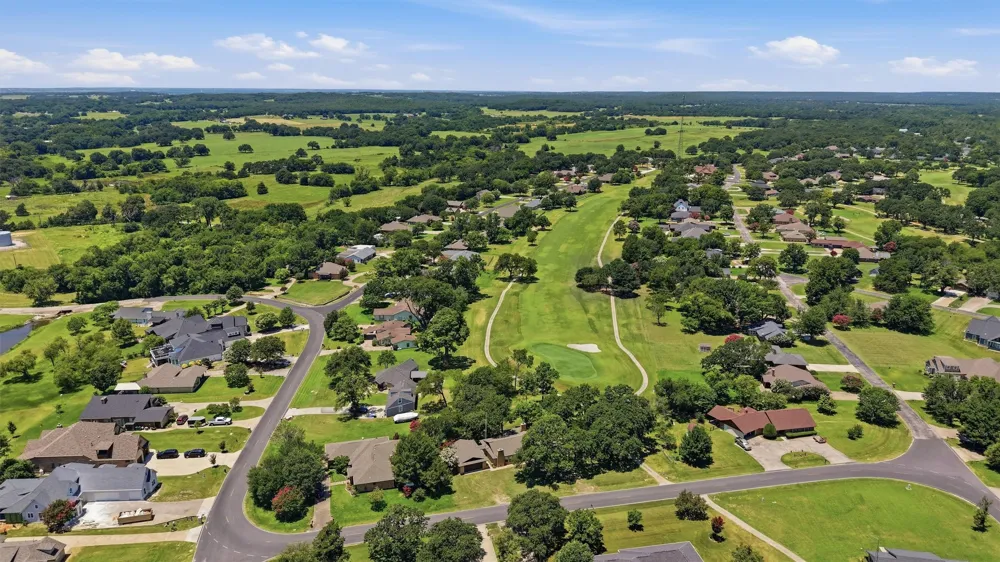 100 Mohican Trail Lake Kiowa, TX 76240