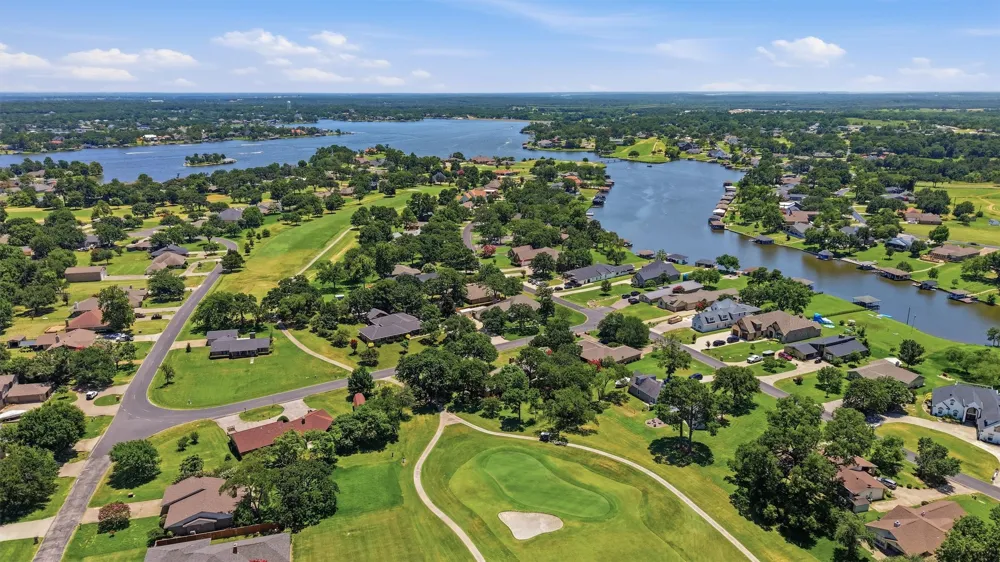 100 Mohican Trail Lake Kiowa, TX 76240
