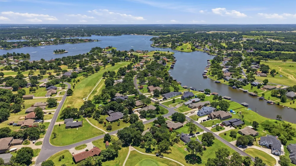 100 Mohican Trail Lake Kiowa, TX 76240