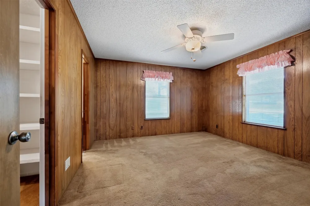 100 Mohican Trail Lake Kiowa, TX 76240