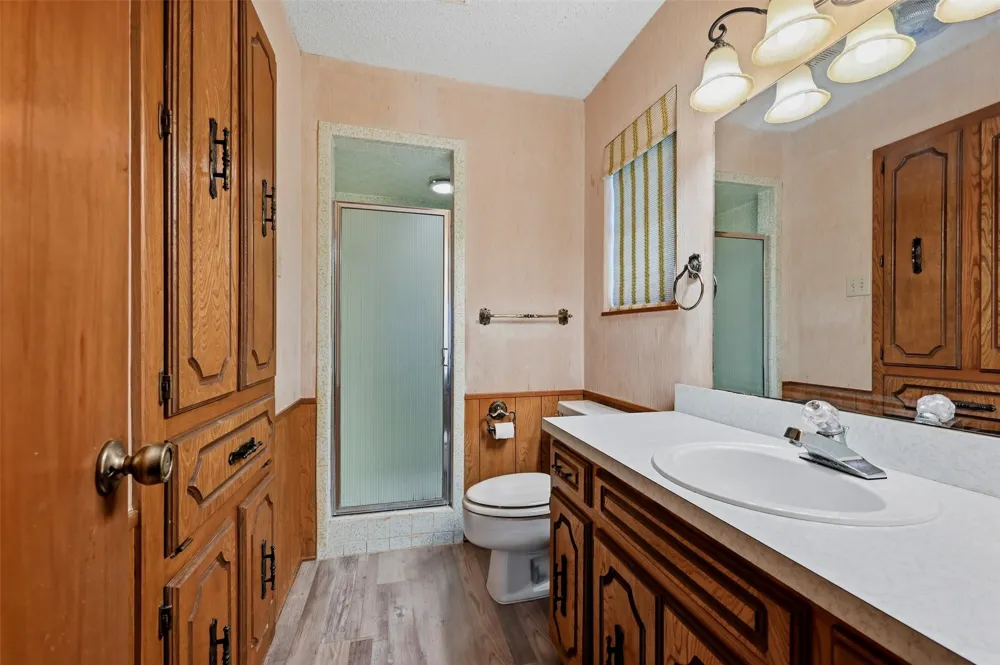 100 Mohican Trail Lake Kiowa, TX 76240
