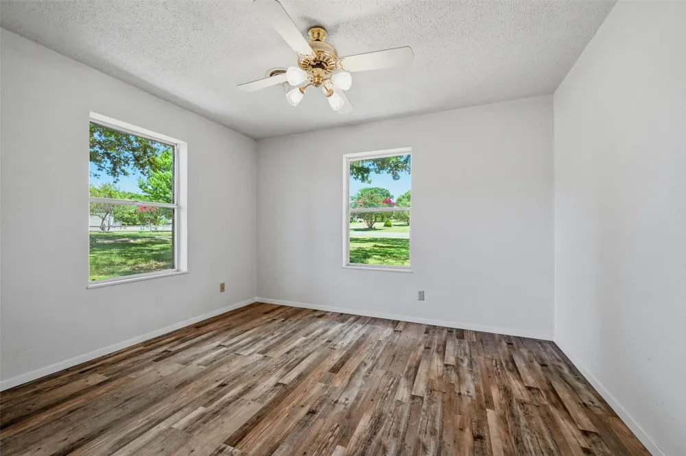 100 Mohican Trail Lake Kiowa, TX 76240