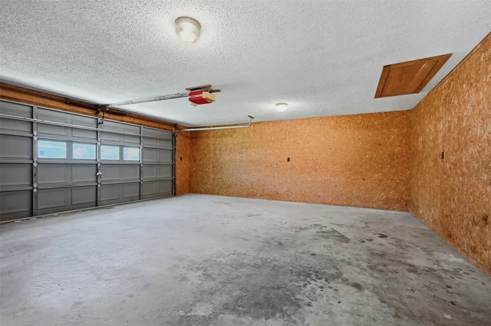 100 Mohican Trail Lake Kiowa, TX 76240