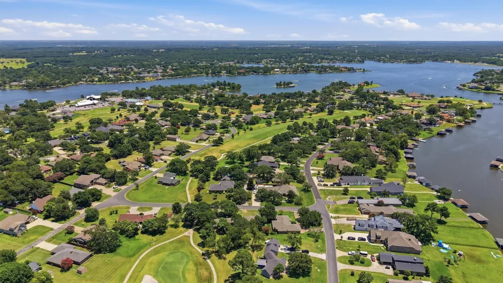 100 Mohican Trail Lake Kiowa, TX 76240