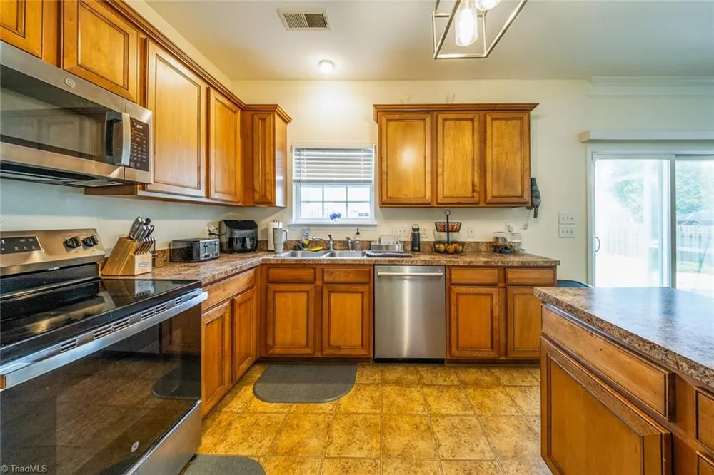 4949 Old Towne Village Circle Pfafftown, NC 27040