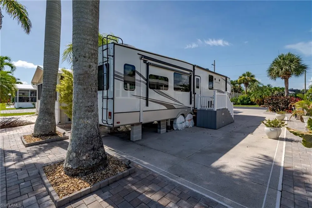 1146 Silver Lakes Boulevard Naples, FL 34114