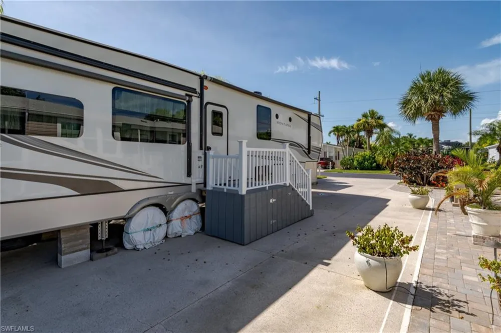 1146 Silver Lakes Boulevard Naples, FL 34114