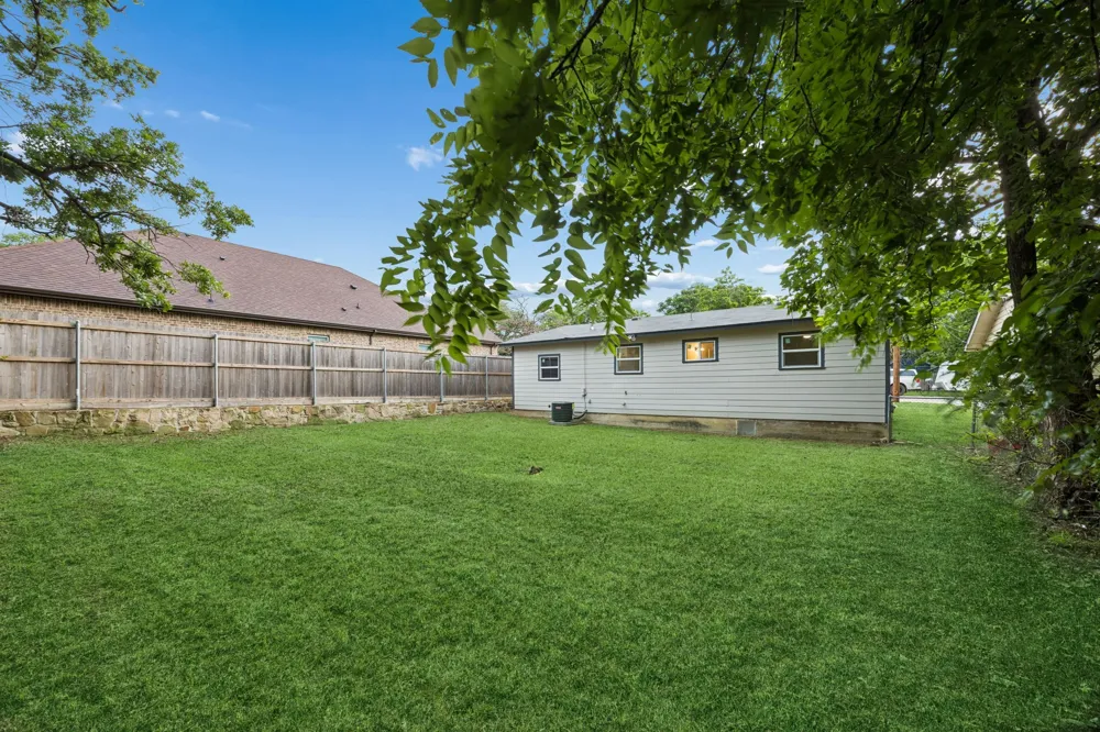 7705 Navajo Trail #7705 Lake Worth, TX 76135