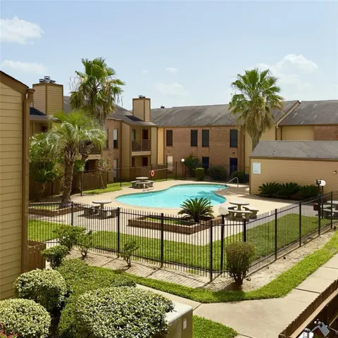 16111 Aspenglenn Drive #208
