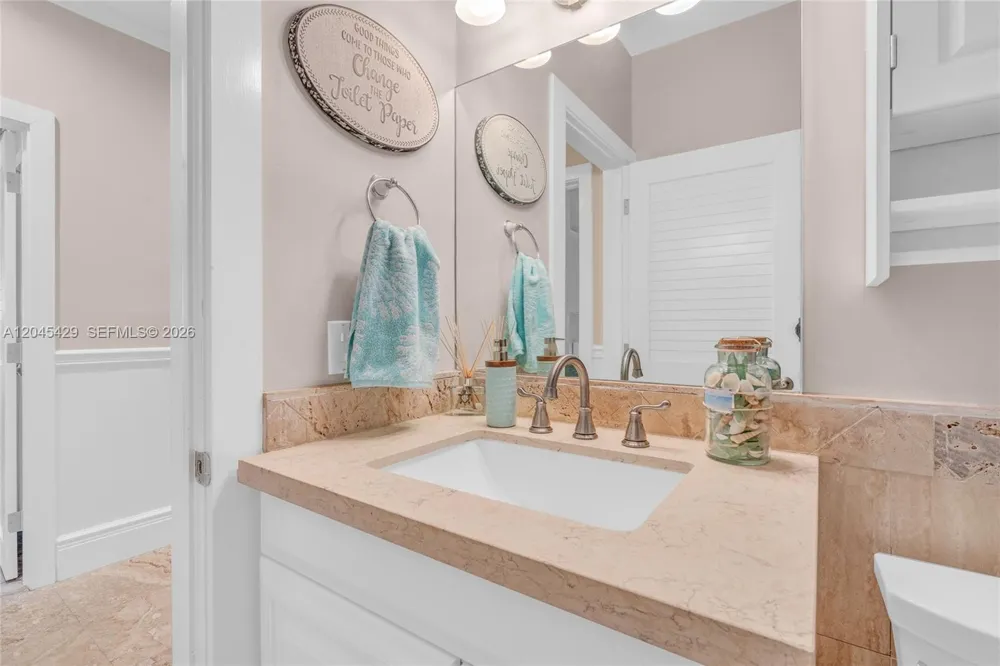 27 Blue Runner St Key Largo, FL 33037