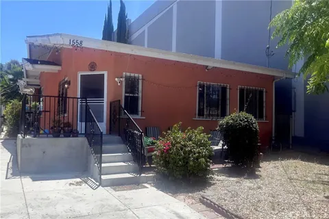 1558 Kenmore