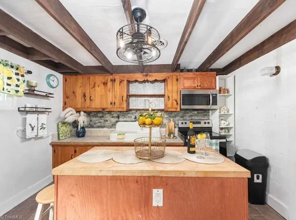 54 WagonWheel Way Sparta, NC 28675