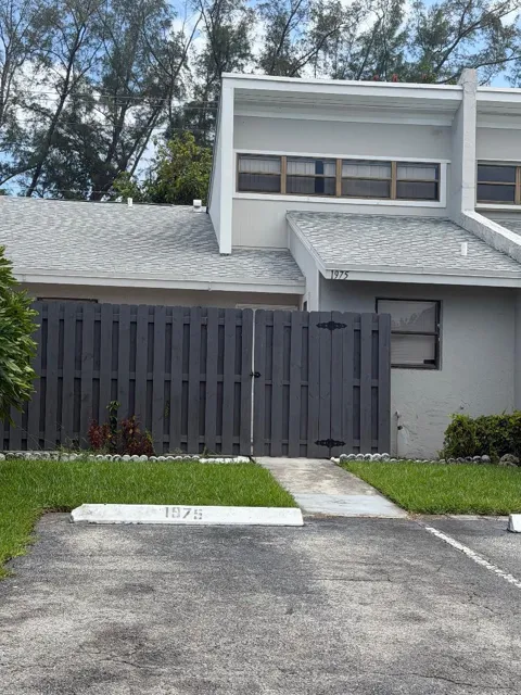 1975 Monks Court