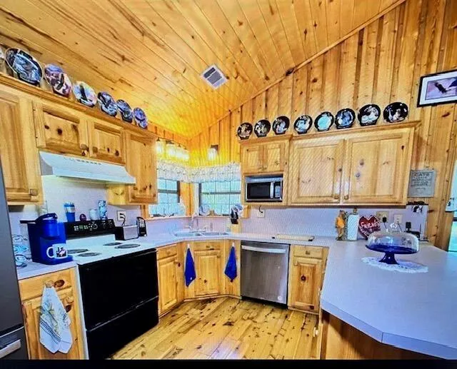912 Twin Cedar Drive Hemphill, TX 75948