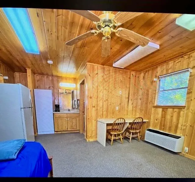 912 Twin Cedar Drive Hemphill, TX 75948