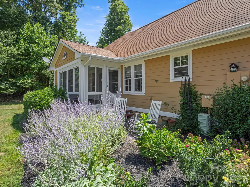 1301 Hyde Park Drive Asheville, NC 28806