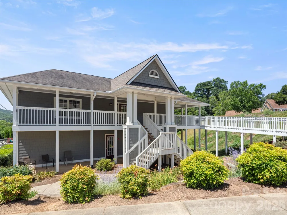 1301 Hyde Park Drive Asheville, NC 28806
