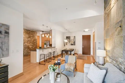 100 3rd Avenue S #406