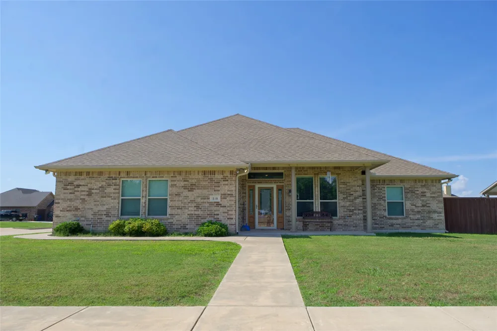 318 E 4th Street Lindsay, TX 76250