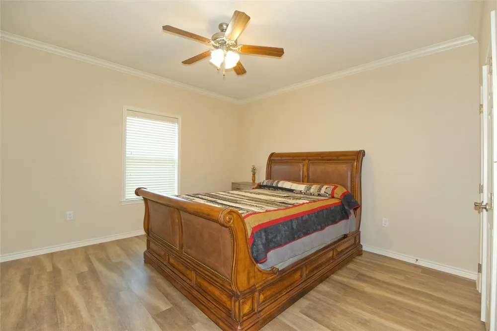 318 E 4th Street Lindsay, TX 76250