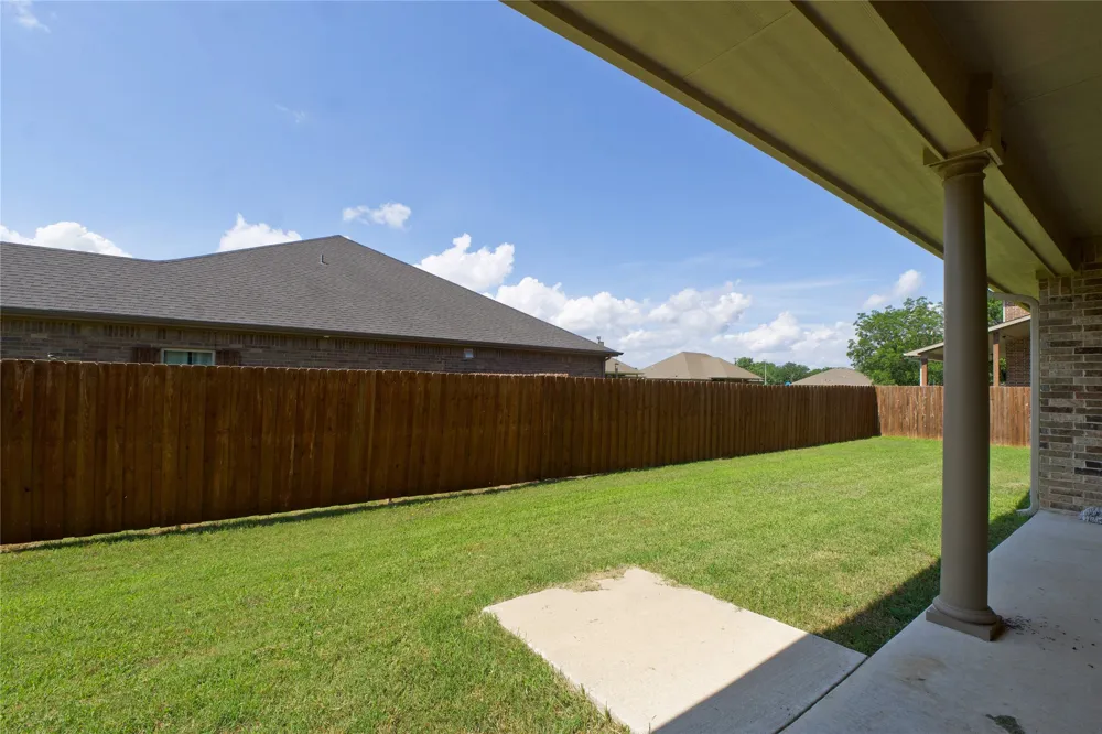 318 E 4th Street Lindsay, TX 76250