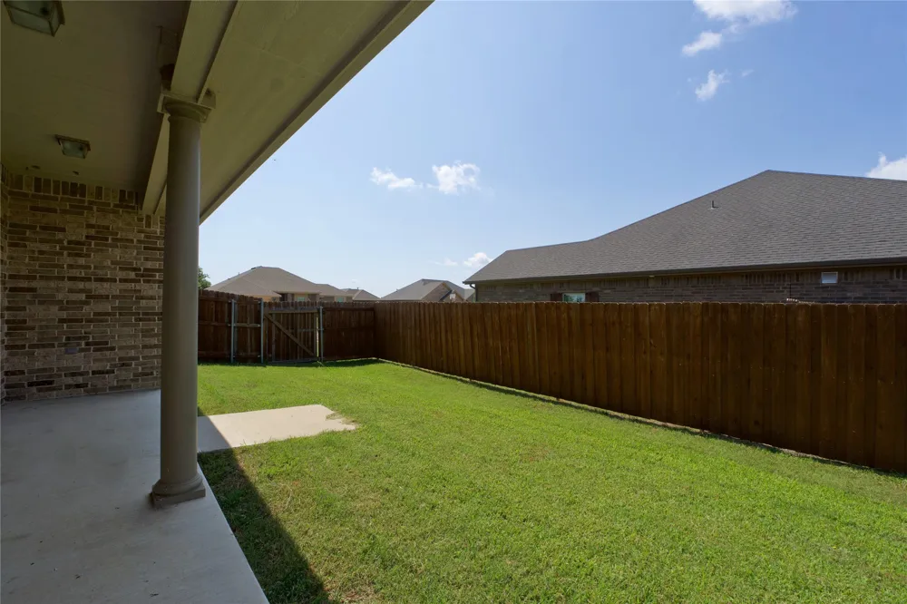 318 E 4th Street Lindsay, TX 76250
