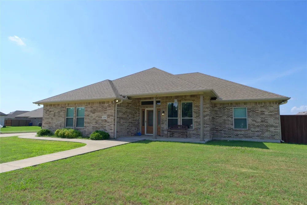 318 E 4th Street Lindsay, TX 76250