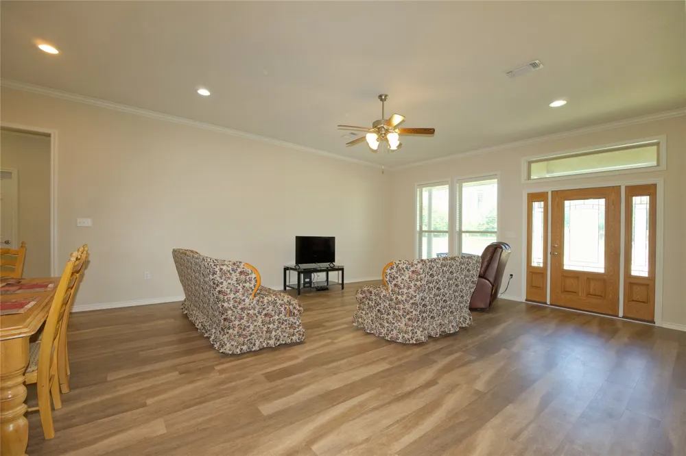 318 E 4th Street Lindsay, TX 76250