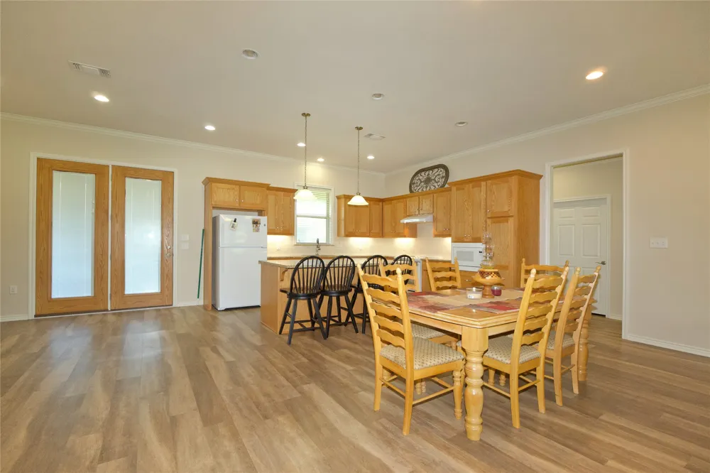 318 E 4th Street Lindsay, TX 76250