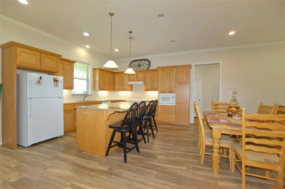318 E 4th Street Lindsay, TX 76250