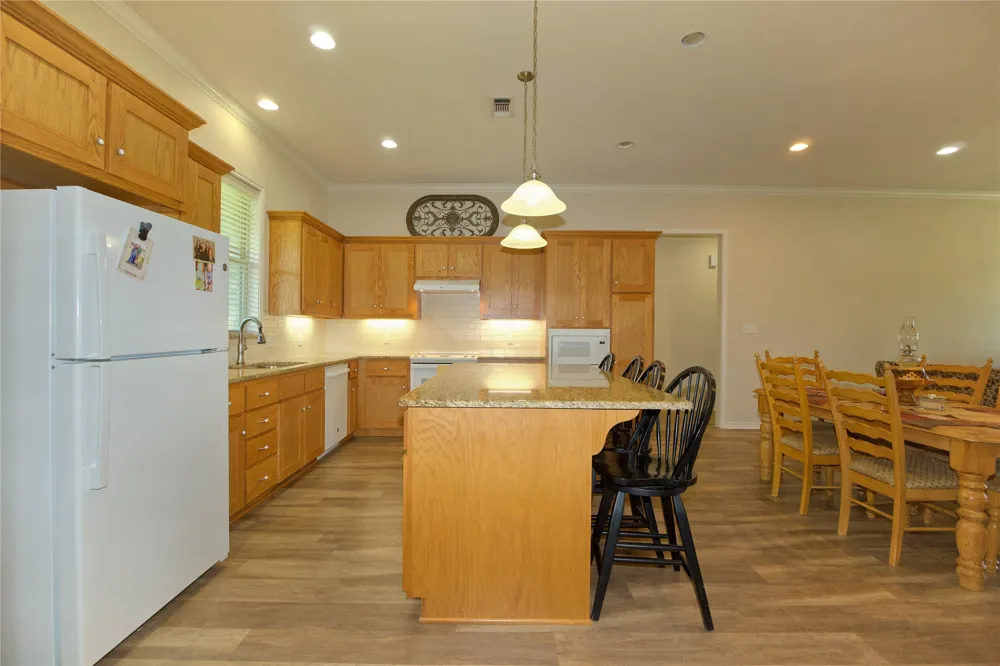 318 E 4th Street Lindsay, TX 76250