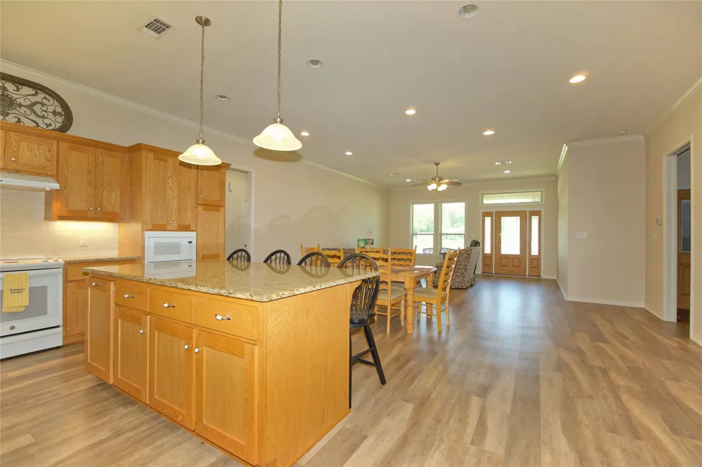 318 E 4th Street Lindsay, TX 76250