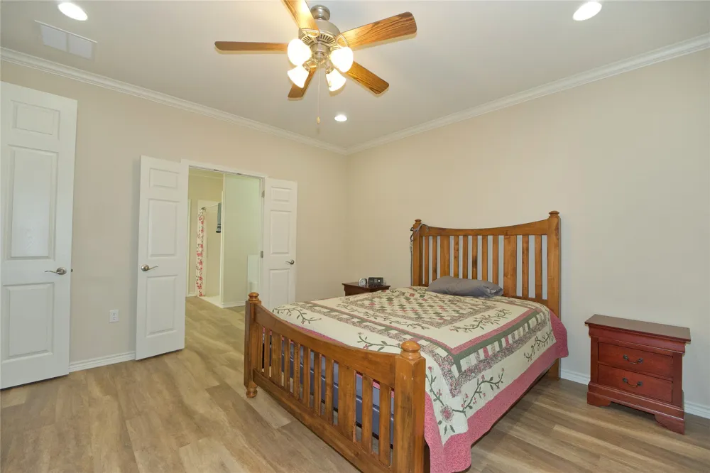 318 E 4th Street Lindsay, TX 76250
