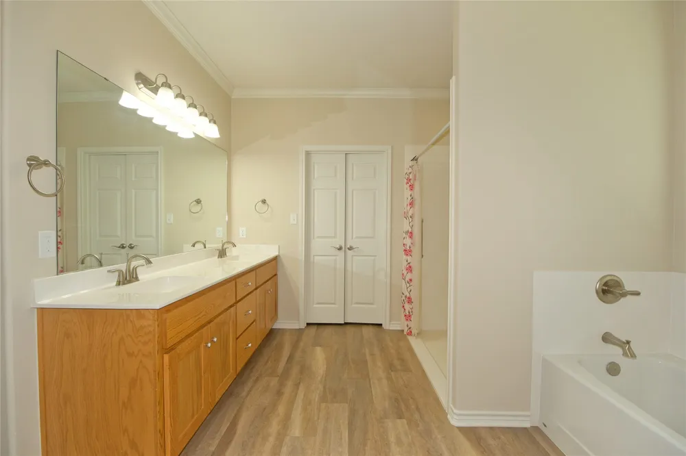 318 E 4th Street Lindsay, TX 76250