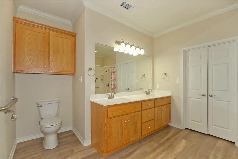 318 E 4th Street Lindsay, TX 76250