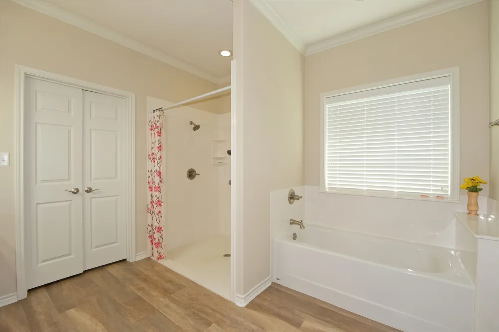 318 E 4th Street Lindsay, TX 76250
