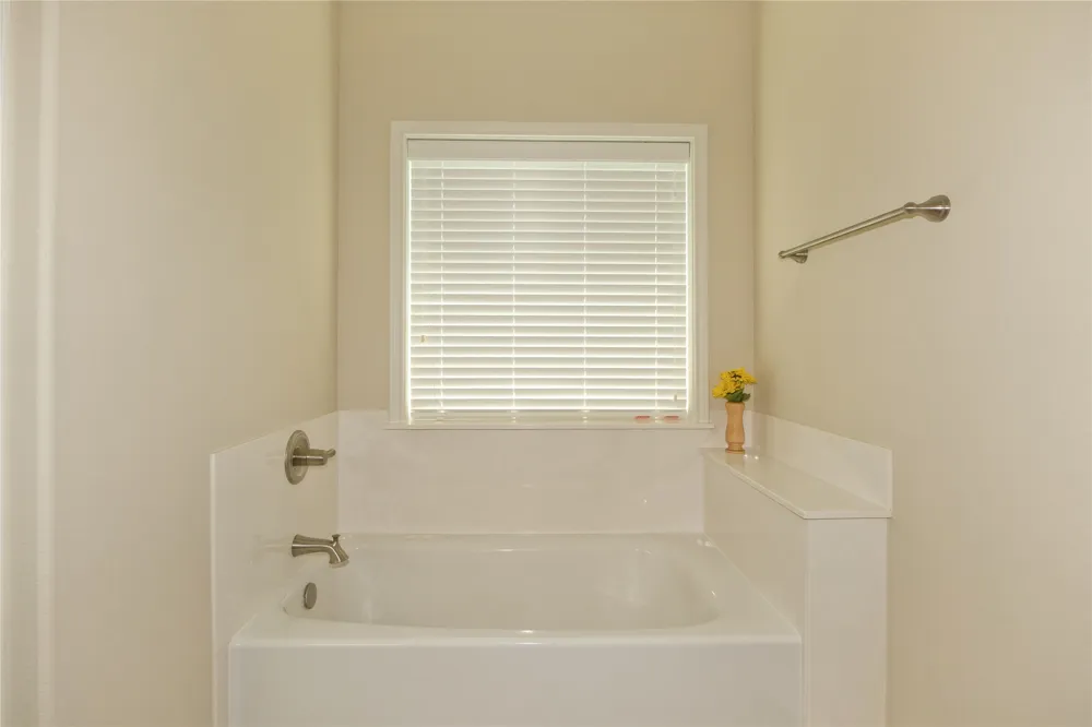 318 E 4th Street Lindsay, TX 76250