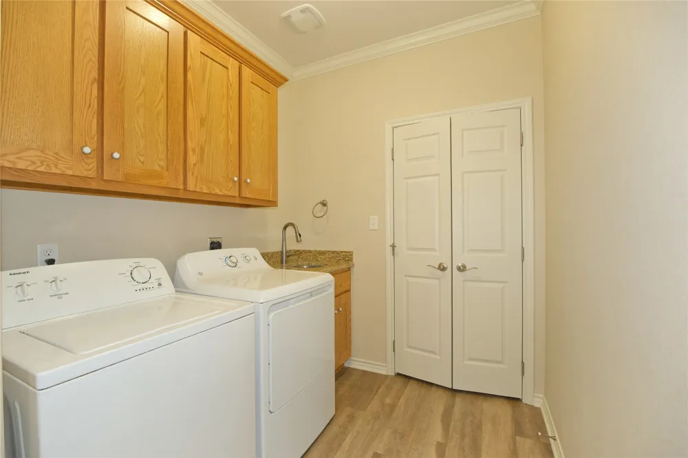 318 E 4th Street Lindsay, TX 76250