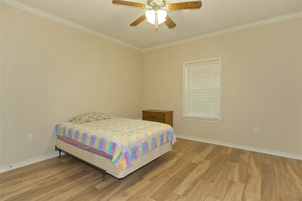 318 E 4th Street Lindsay, TX 76250