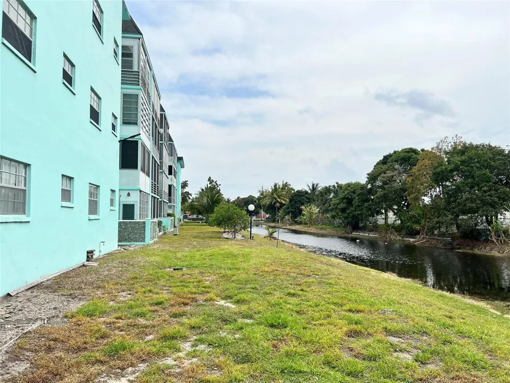 4141 NW 44th Avenue #116 Lauderdale Lakes, FL 33319