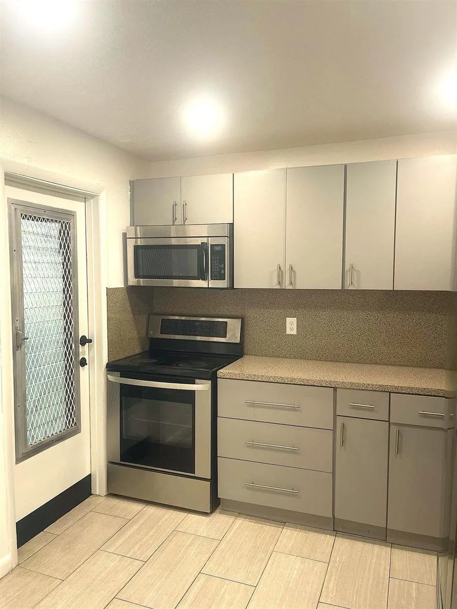 4141 NW 44th Avenue #116 Lauderdale Lakes, FL 33319