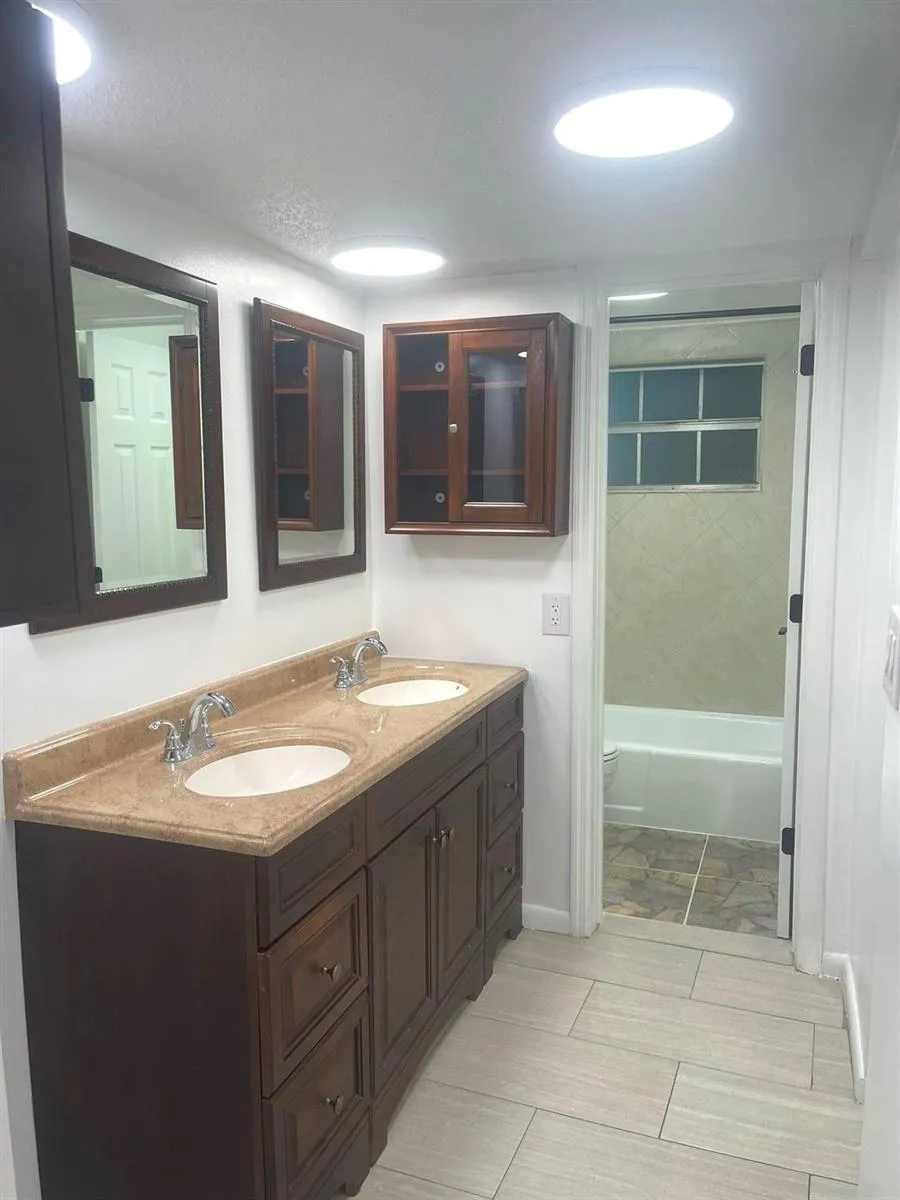 4141 NW 44th Avenue #116 Lauderdale Lakes, FL 33319