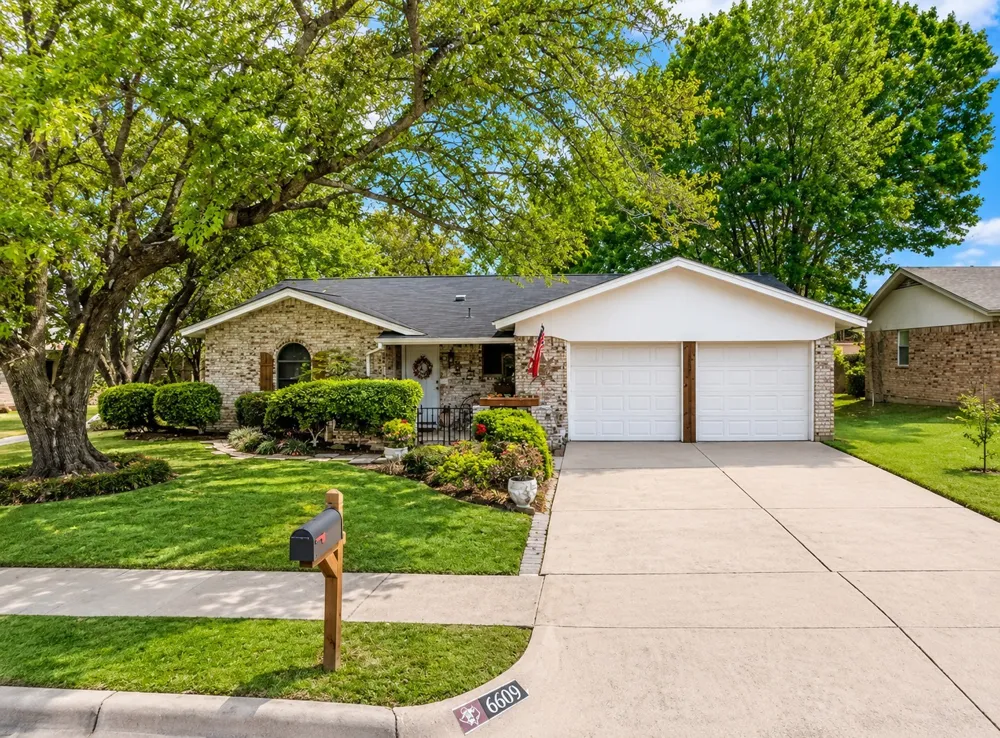 6609 Emily Drive Watauga, TX 76148