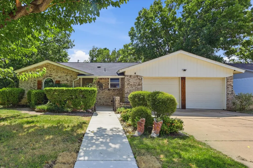 6609 Emily Drive Watauga, TX 76148