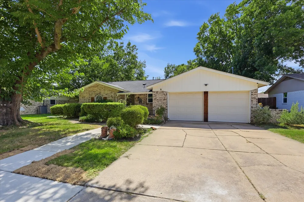 6609 Emily Drive Watauga, TX 76148